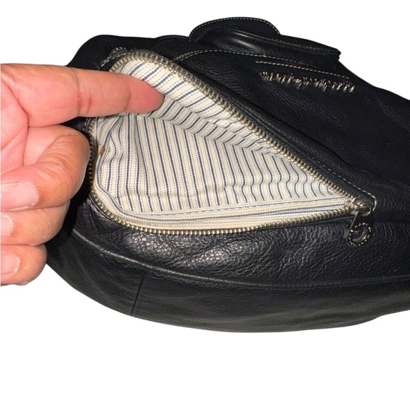 Marc by Marc Jacobs Black Pebble Leather Shoulder Bag - Picture 8 of 16